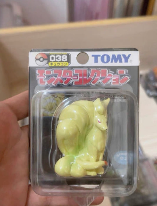 〖Sold Out〗 Rare Pokemon TOMY Black Box Series Figures Monster Collection Ninetales #038